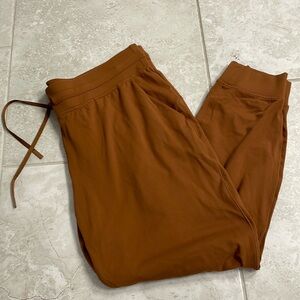 Brown lululemon women’s joggers.